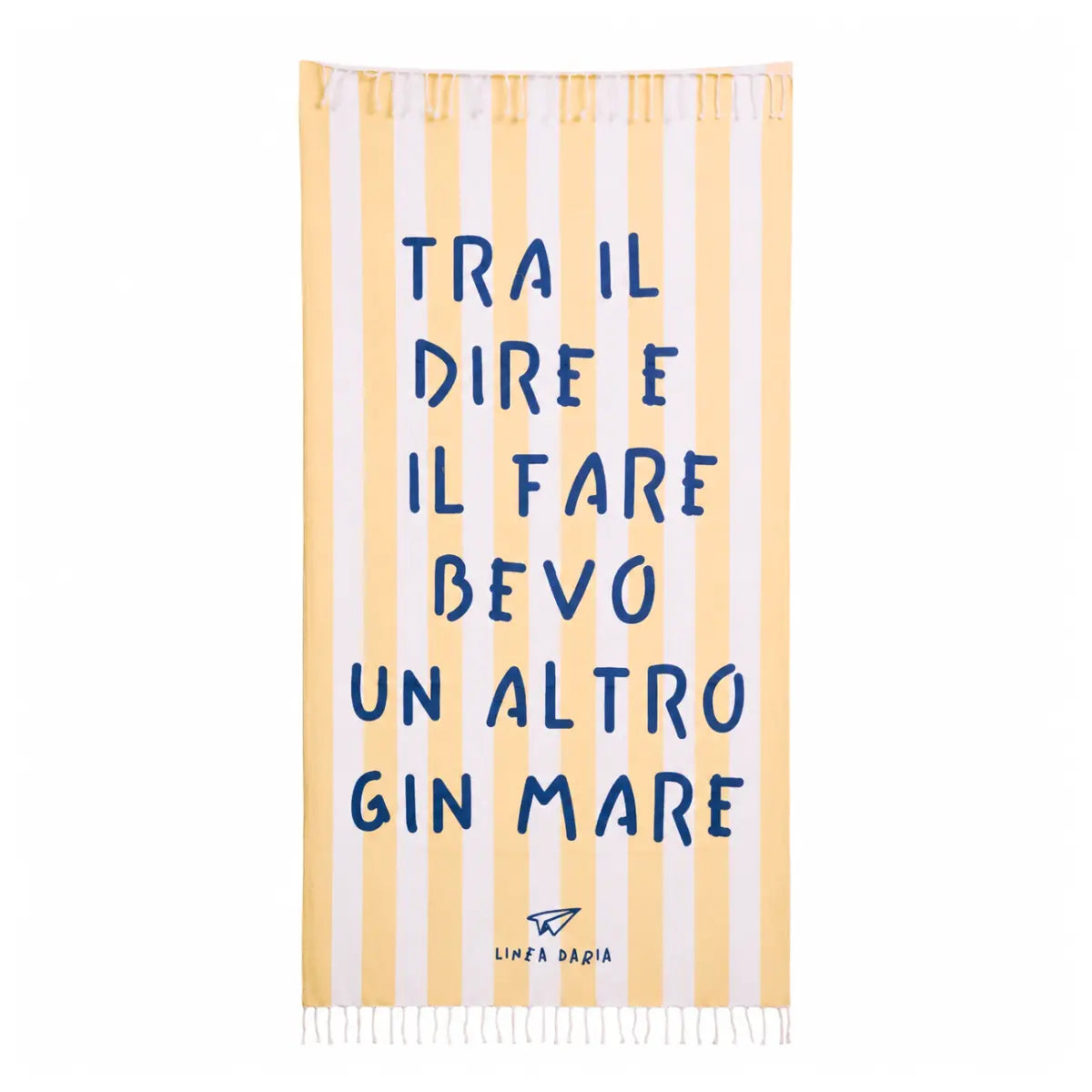 Telo mare con sfondo a righe bianche e gialle e scritta blu "Tra il dire e il fare bevo un altro gin mare"