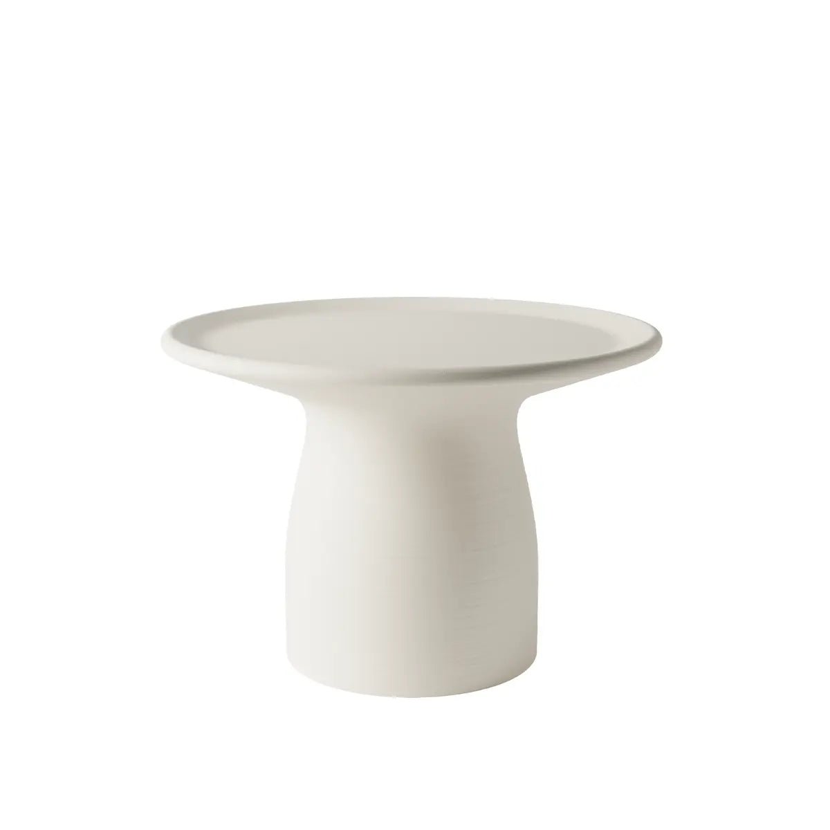 Tavolino basso bianco a forma arrotondata che ricorda un fungo con base ampia