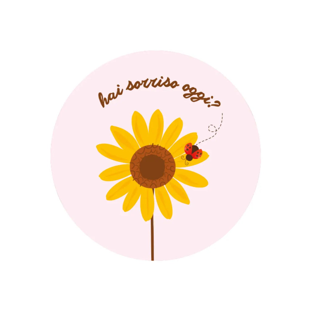 Tovaglietta in plastica riciclabile rosa con girasole e coccinella e scritta hai sorriso oggi?, formato rotondo