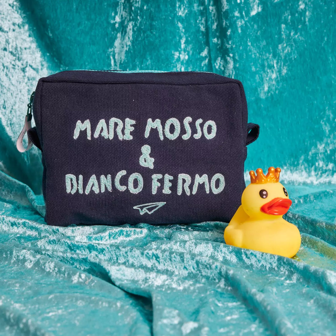 Trousse Mare Mosso e Bianco Fermo di Linea Daria