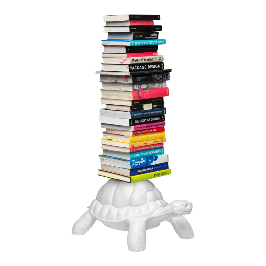 Libreria verticale con base a forma di tartaruga Qeeboo visione di profilo
