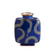 Vaso a forma squadrata color blu con fantasia a serpenti bianchi e neri e dettagli in oro