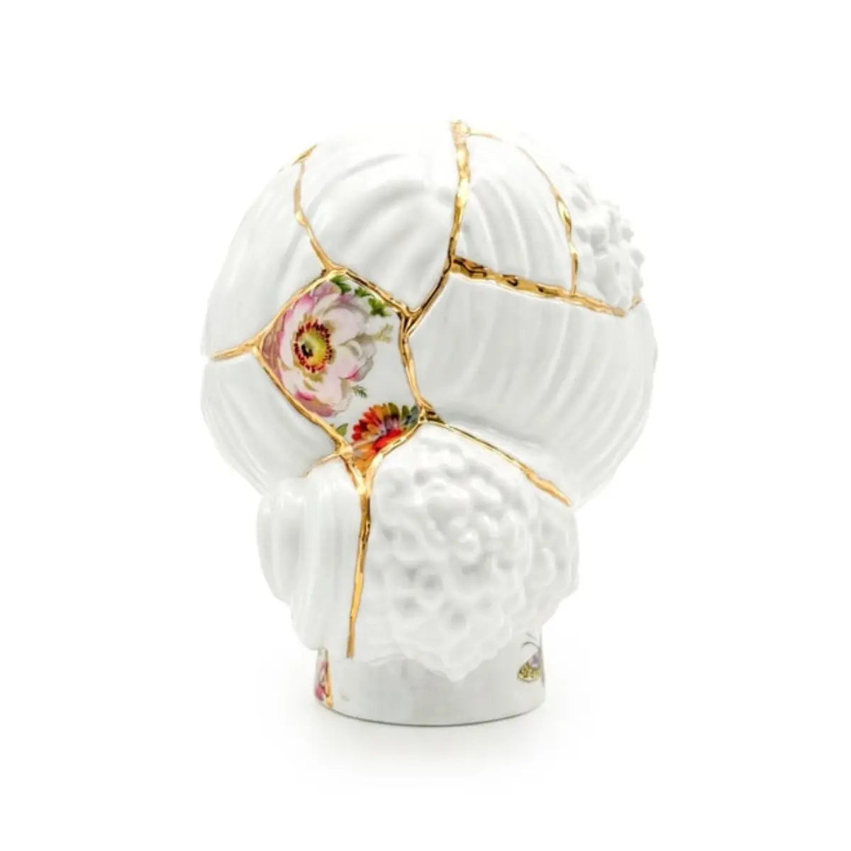 Dettaglio delle linee dorate sul vaso Kintsugi Head in porcellana – Seletti