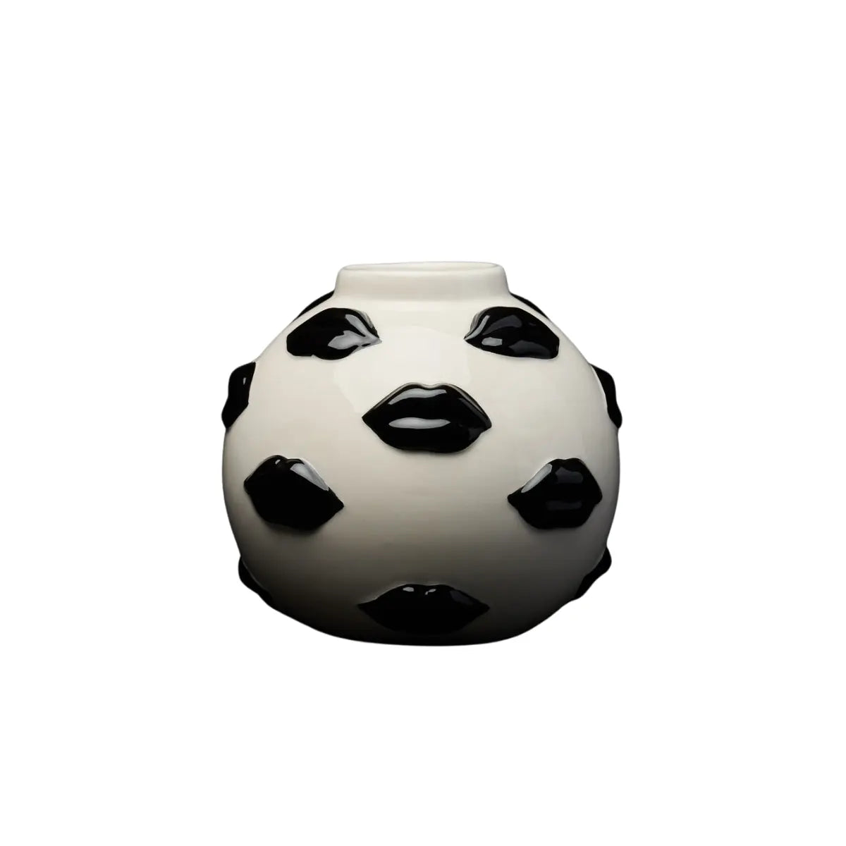 Vaso bianco lucido con labbra nere lucide applicate. Vaso con forma rotonda. Sfondo bianco