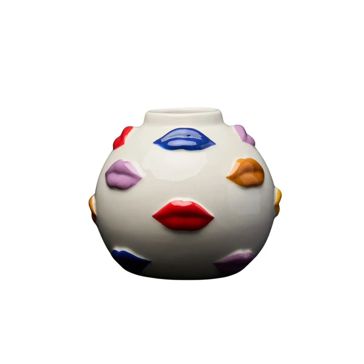 Vaso bianco lucido con labbra multicolor lucide applicate. Forma rotonda. Sfondo bianco