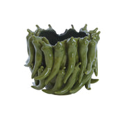 Vaso in ceramica con peperoncini. Sfondo immagine bianco