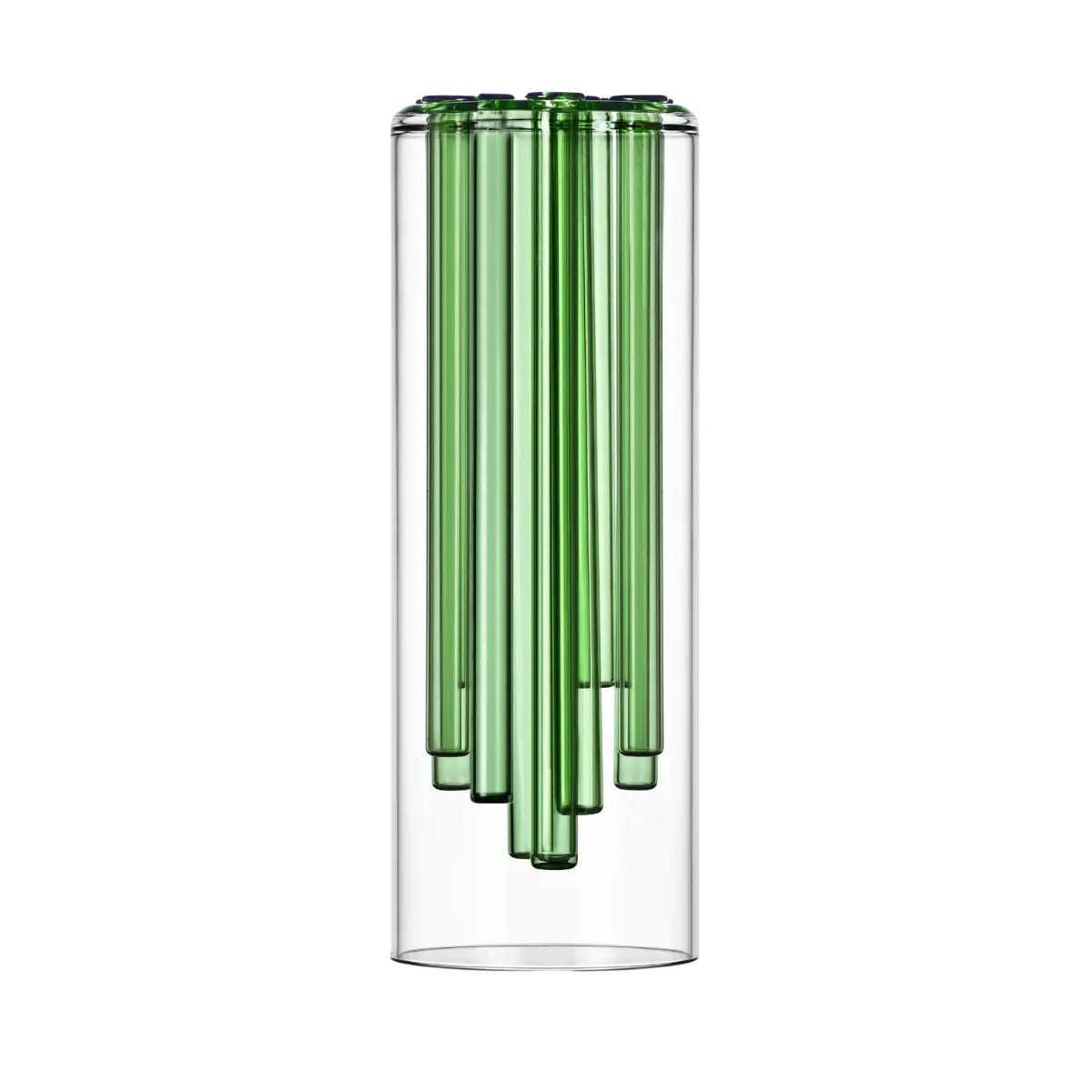 Vaso in vetro trasparente con inserti cilindrici in vetro verde per fiori a stelo lungo.