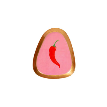 Vassoio Svuotatasche con forma irregolare e bordo dorato con peperoncino rappresentato al centro con sfondo fucsia.