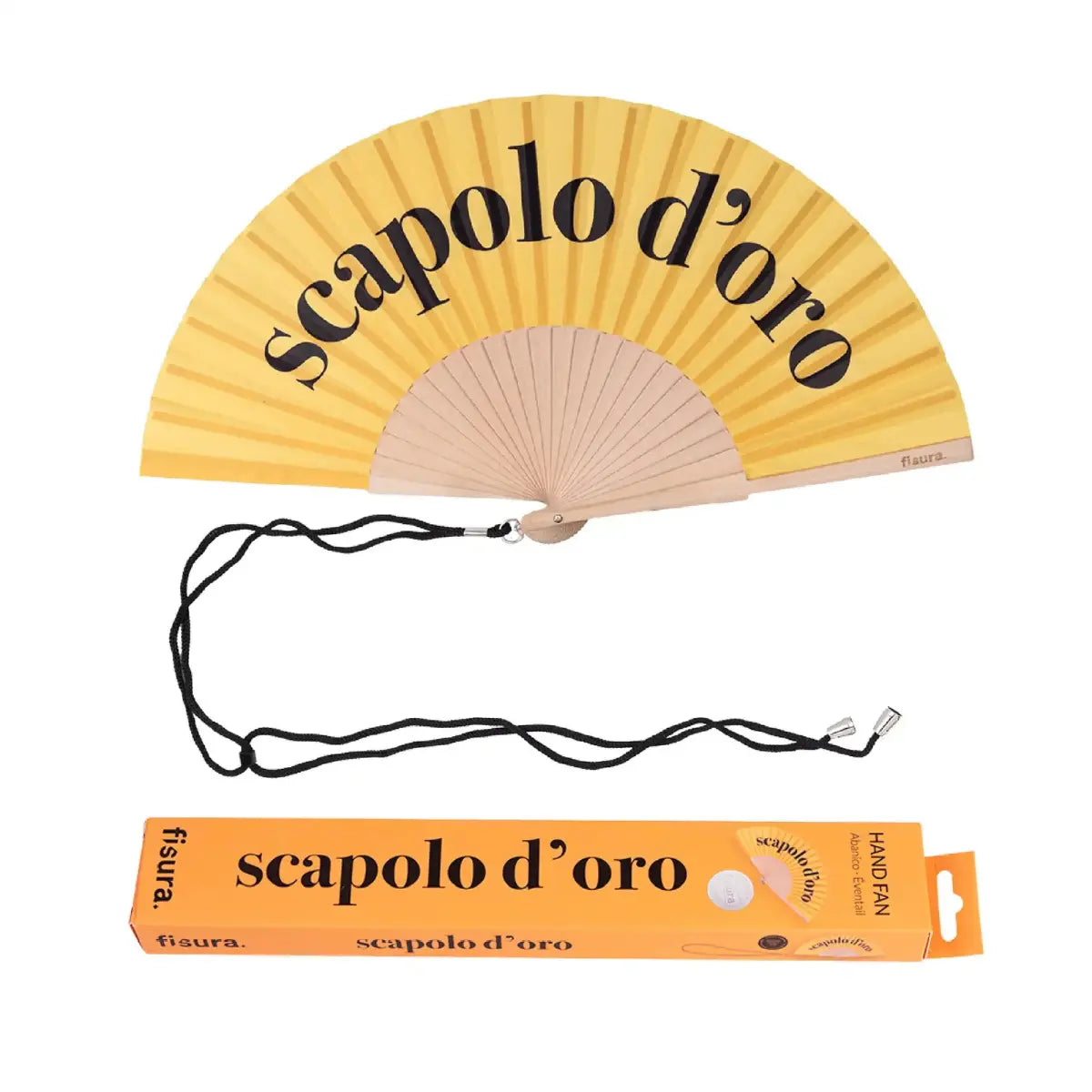Ventaglio giallo con scritta nera Scapolo D'oro. Inclusa confezione e gancio per appendere ventaglio. Sfondo bianco 