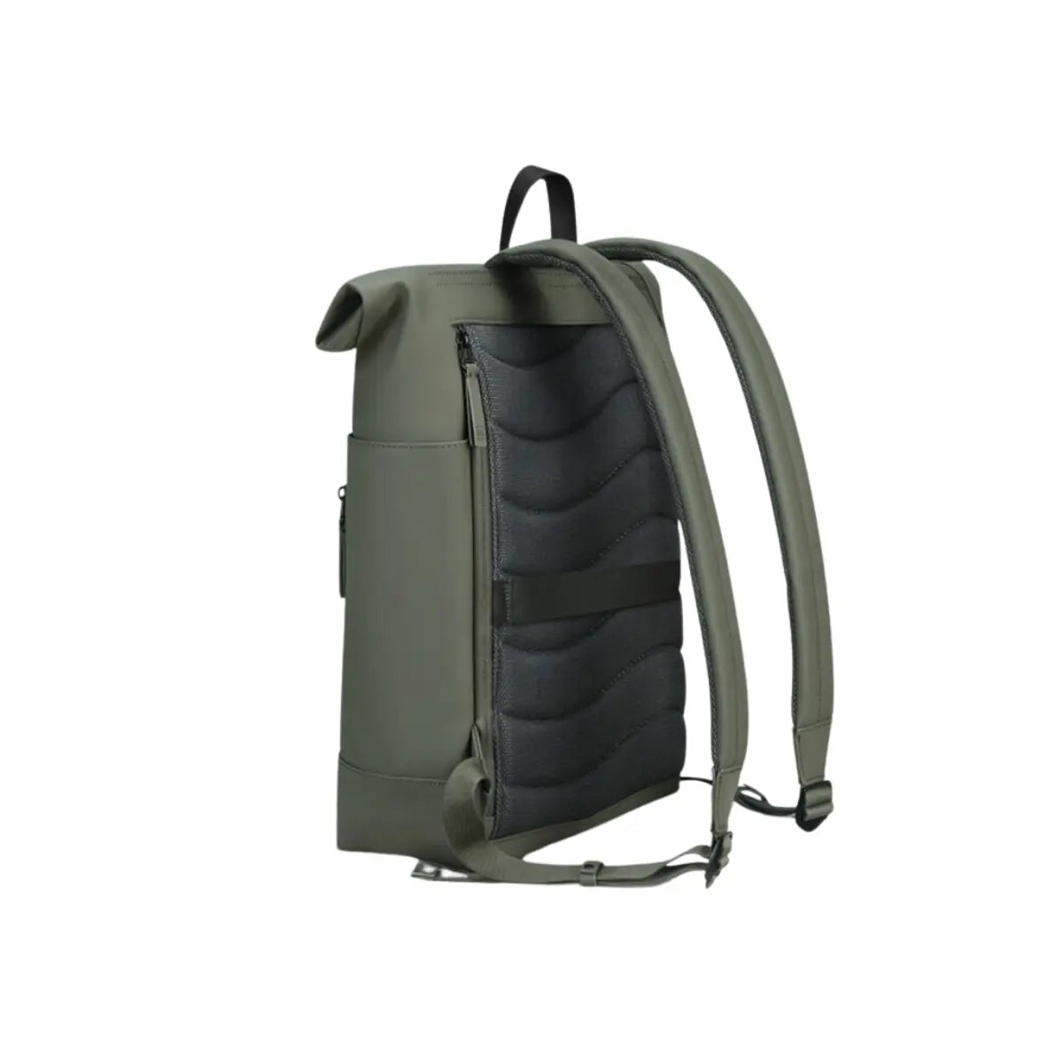 Vista posteriore dello zaino rolltop nella versione verde. Materiale impermeabile, retro imbottito e spallacci regolabili. Sfondo bianco