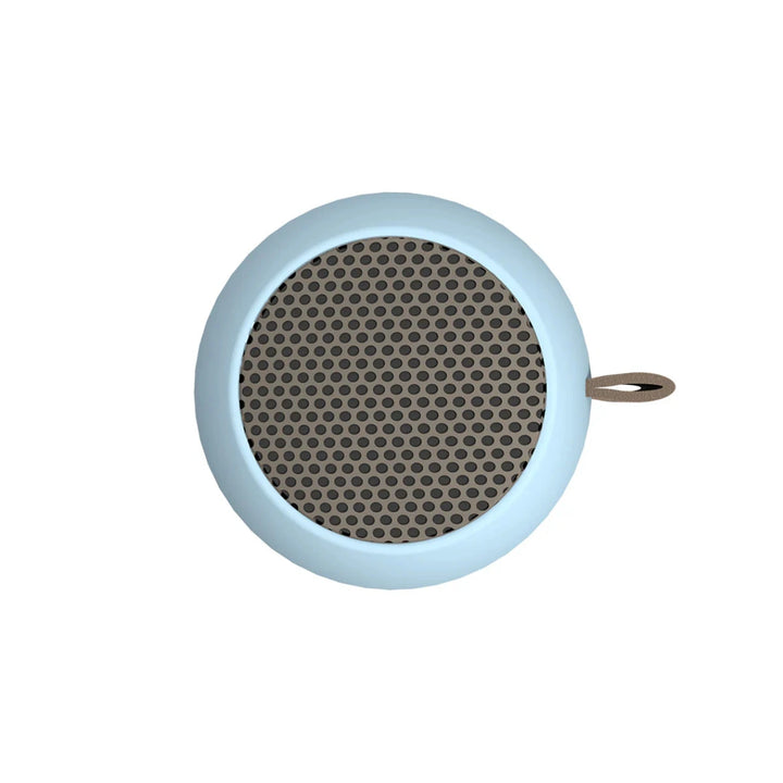 cassa audio portatile azzurra, vista dall'alto. Su sfondo bianco