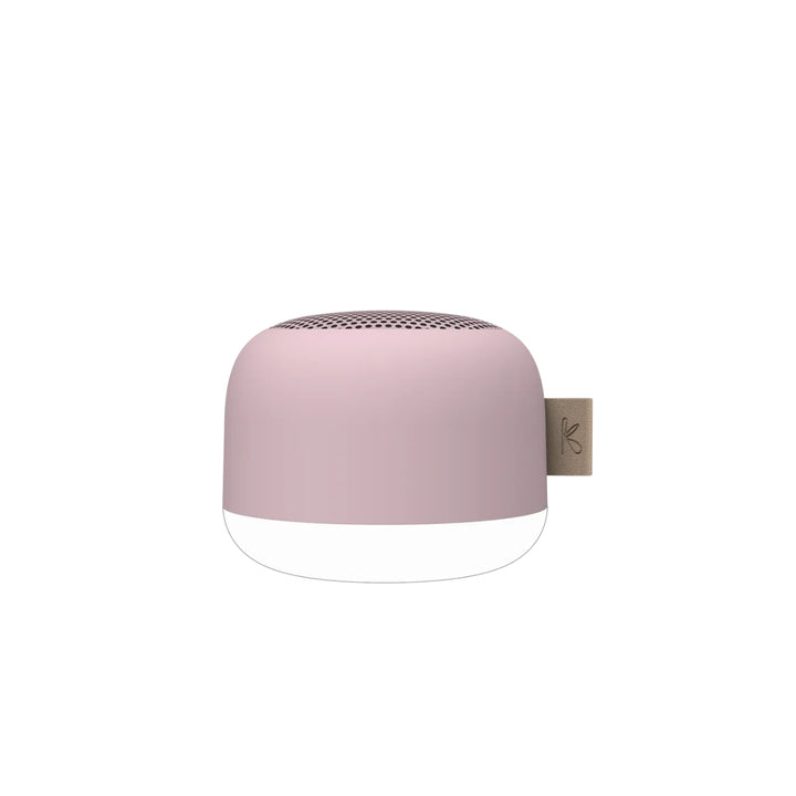 cassa audio portatile rosa vista frontalmente, su sfondo bianco